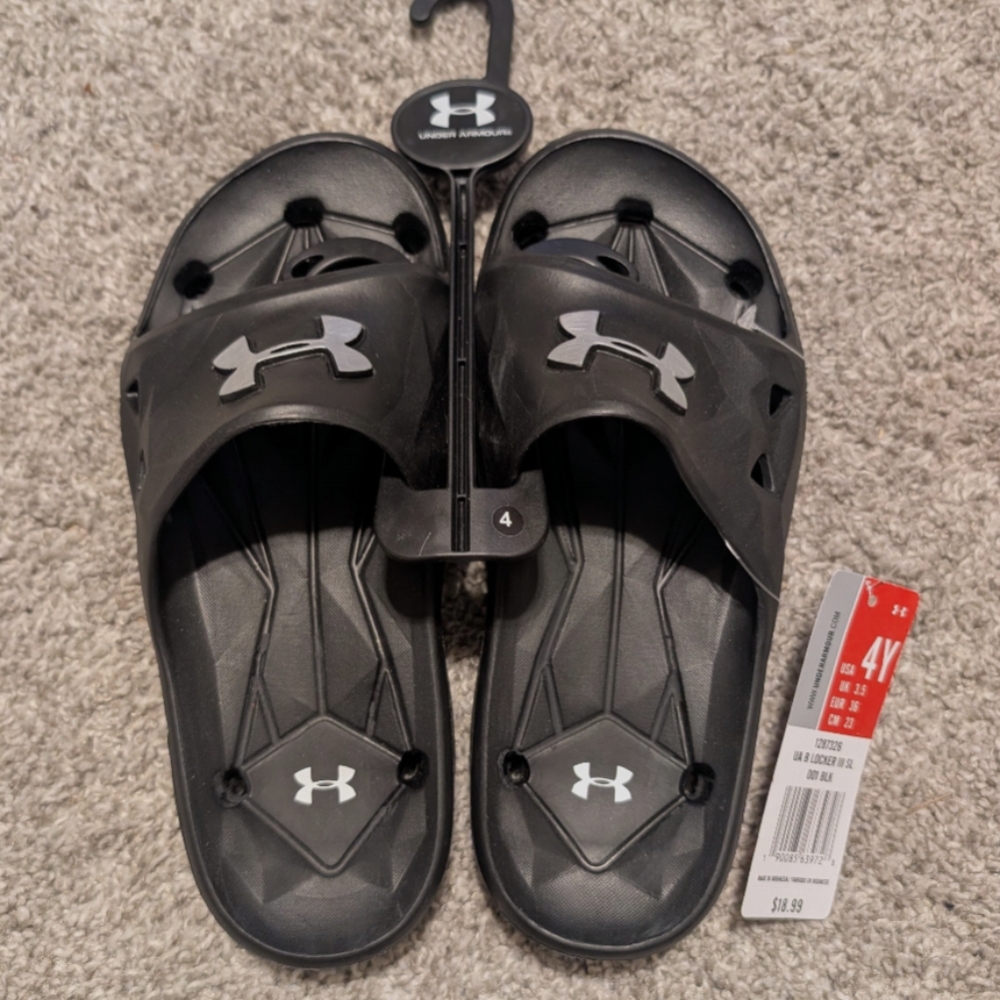 NWT Under Armour Black Slide Sandals Youth size 4